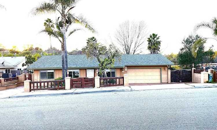 2551 Buena Rosa, Fallbrook, CA 92028 | RubyHome Photo 1