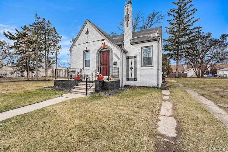 10241 Balfour Rd Detroit, MI 48224