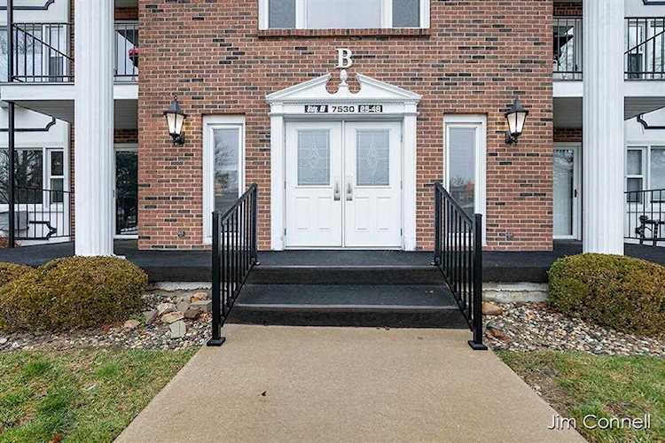 7530 Boulder Bluff Dr #36 Georgetown Twp, MI 49428 | MLS 65023002446 Photo 1