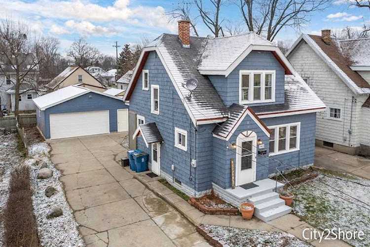 1903 SW Delwood Ave Wyoming, MI 49509 | MLS 65023002445 Photo 1