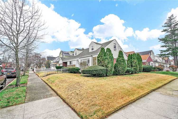207-15 109th Avenue Queens Village, NY 11429