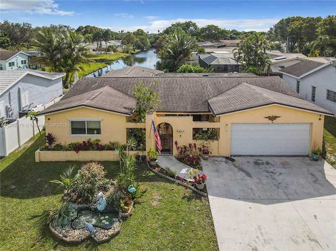 9008 SW 55th St Cooper City, FL 33328