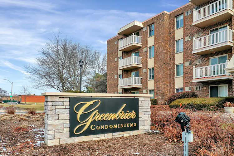 2423 N Kennicott Dr #4A Arlington Heights, IL 60004