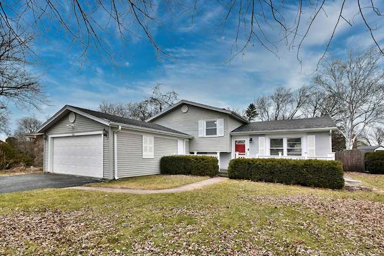 385 Northgate Rd Lindenhurst, IL 60046