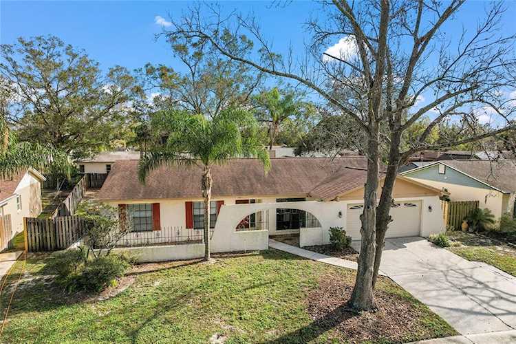 4212 Autumn Leaves Dr Tampa, FL 33624