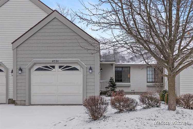 4591 SE Whisperwood Ct Kentwood, MI 49508