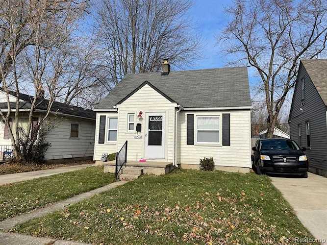 20933 Hollywood St Harper Woods, MI 48225