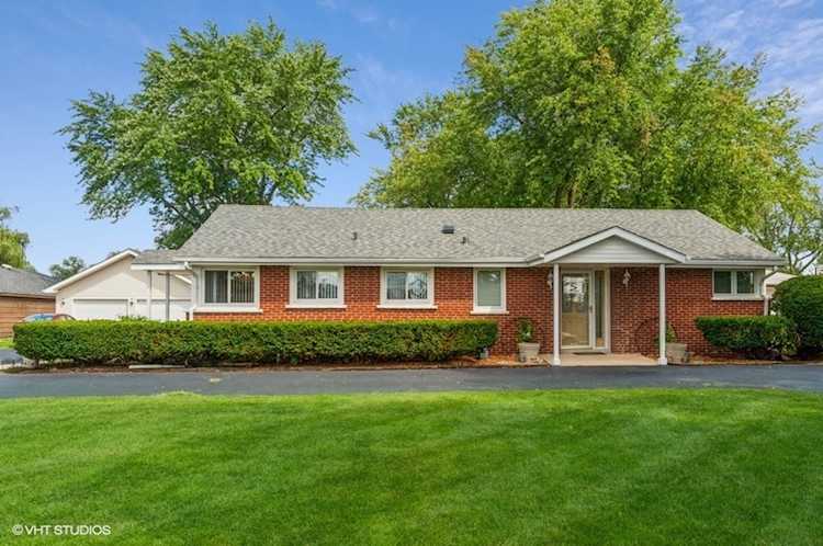 1523 N Wilke Rd Arlington Heights, IL 60004