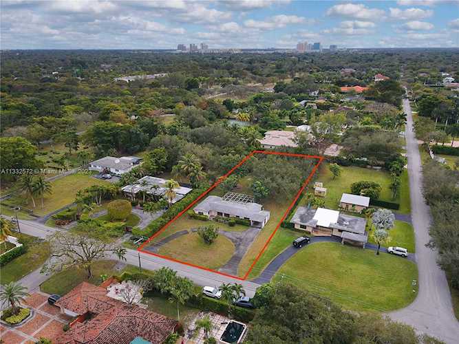 7930 SW 58 St Miami, FL 33143