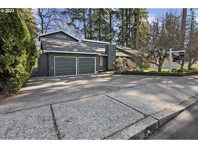370 SE 30th AVE Hillsboro, OR 97123