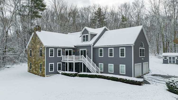 59 Lake Rd Brookfield, MA 01506