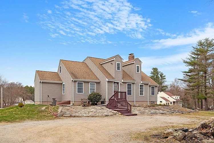 64 Old Southbridge Rd Oxford, MA 01540
