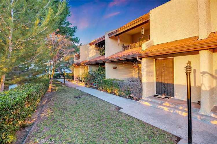 9532 Via Ricardo, Burbank, CA 91504 | RubyHome Photo 1