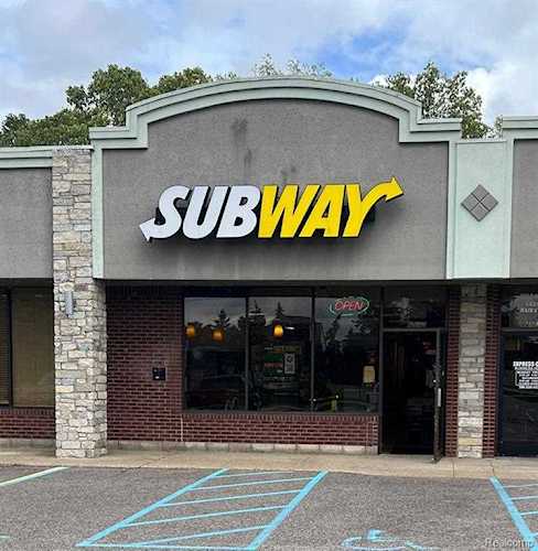 40040 Hayes Rd Clinton Twp, MI 48038