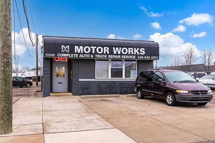 13350 Northend Ave Oak Park, MI 48237