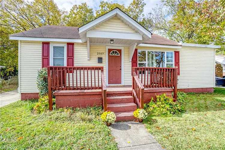 2507 Wyoming Ave Norfolk, VA 23513 home for sale, MLS#10472419 - Crescas Real Estate Photo 1