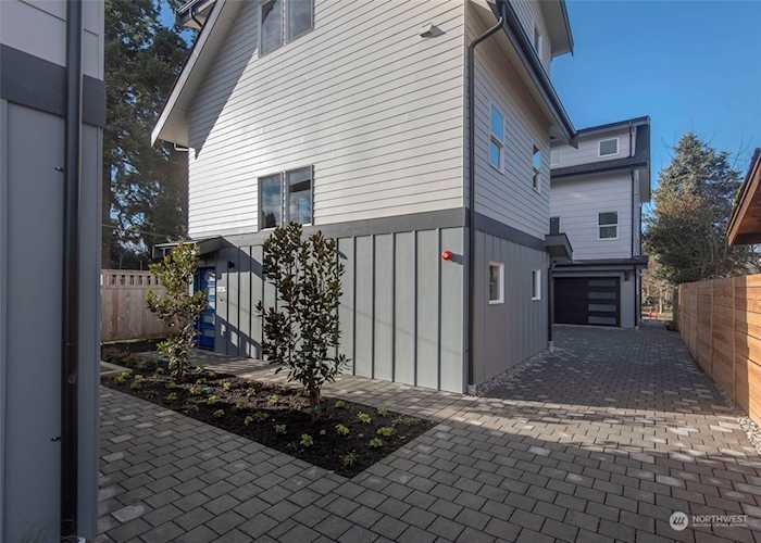 4846 50th Ave SW #B Seattle, WA 98116