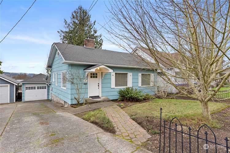541 SE Washington Ave Chehalis, WA 98532