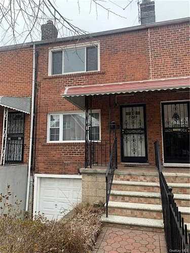 2940 Yates Avenue Bronx, NY 10469