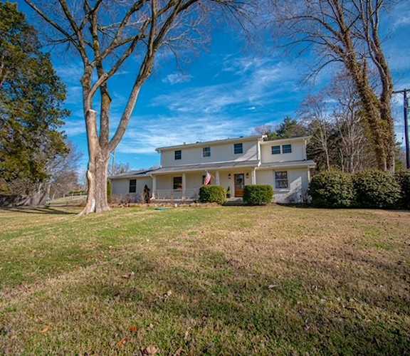 8525 Newsom Station Rd Nashville, TN 37221