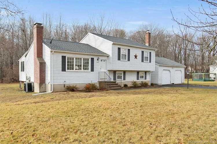 20 Park Pond Circle Wallingford, CT 06492