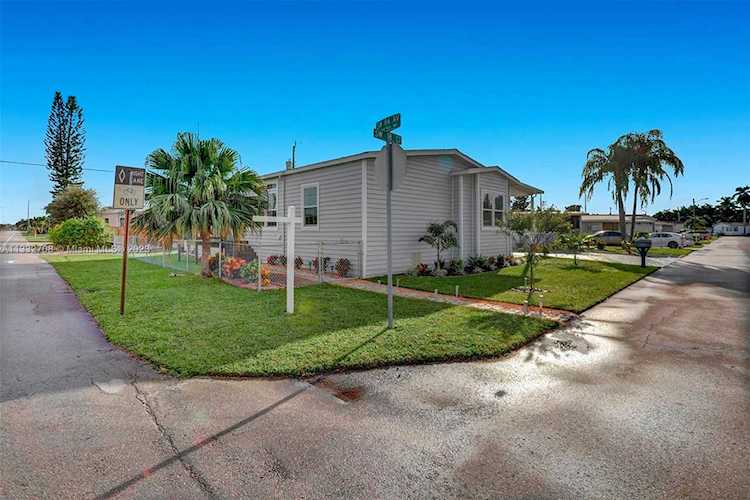 8600 SW 18th Ct Davie, FL 33324