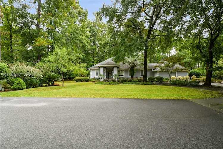 6 Peppertree Ln Bluffton, SC 29910