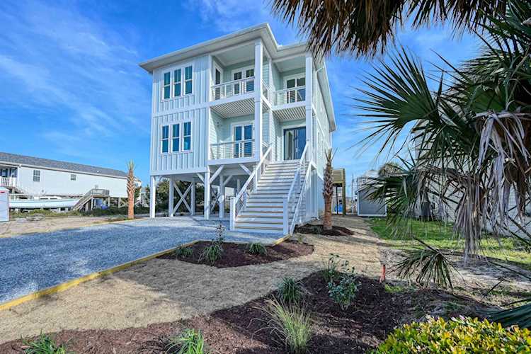 1404 N New River Drive Surf City, NC 28445