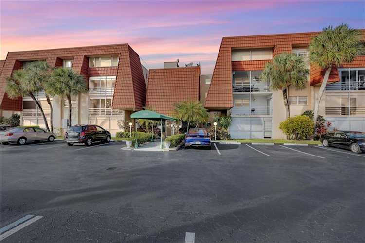 22615 SW 66th Ave #402 Boca Raton, FL 33428