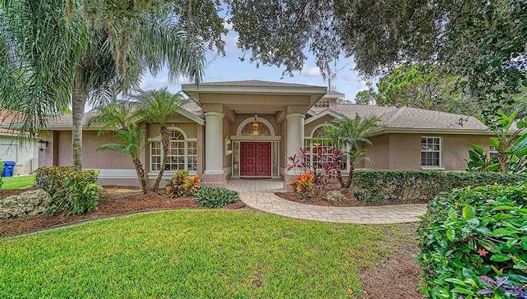 8400 Woodbriar Dr Sarasota, FL 34238