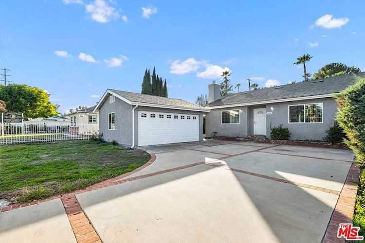 5629 Fallbrook Ave Woodland Hills, CA 91367