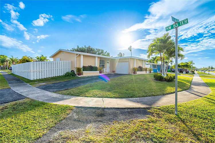 8360 NW 29th St Sunrise, FL 33322