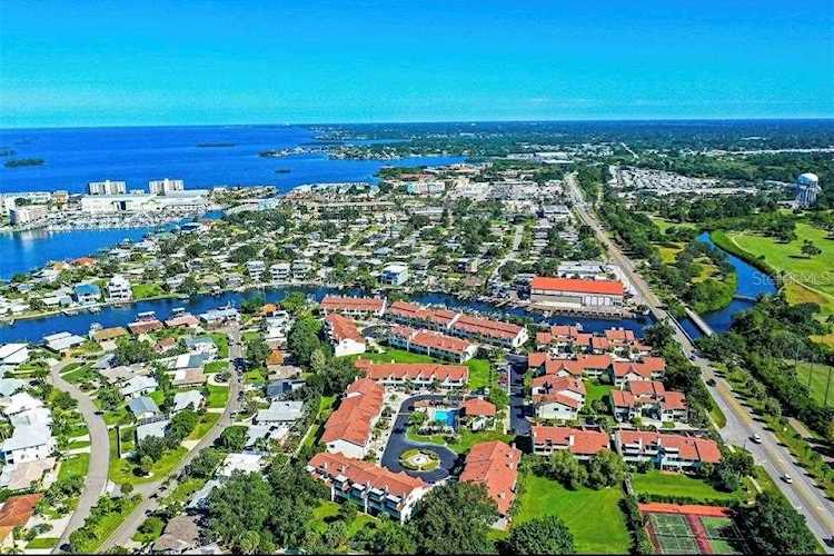 2349 Hanover Dr Dunedin, FL 34698
