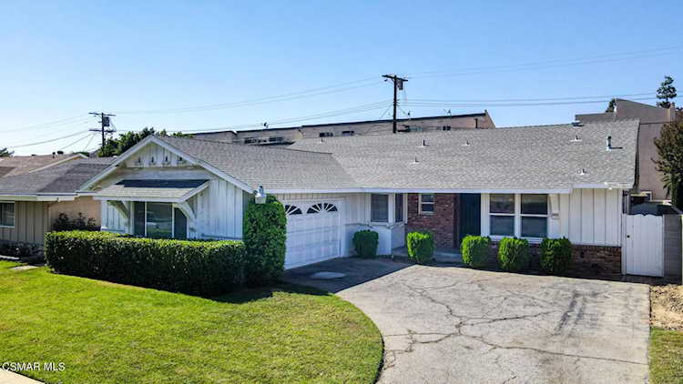 6859 Mclennan Ave Lake Balboa, CA 91406