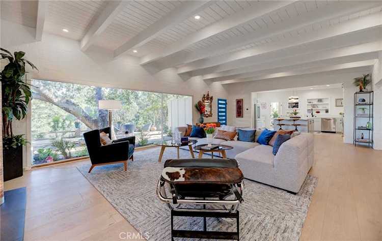 14840 Round Valley Dr Sherman Oaks, CA 91403