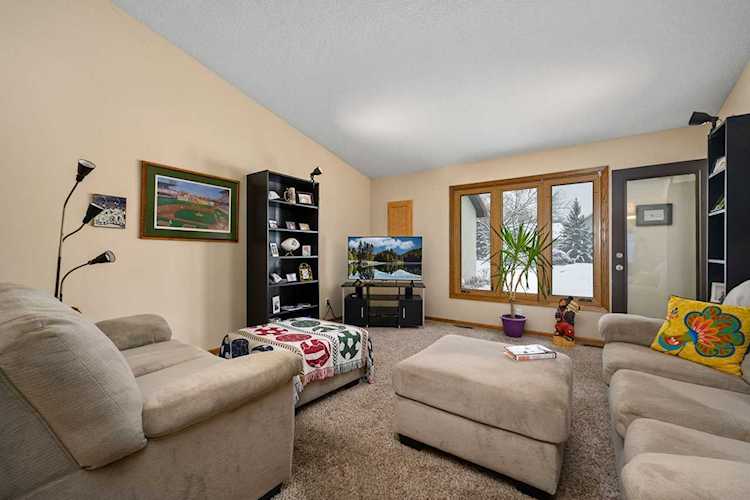 1056 109th Avenue NE Blaine, MN 55434