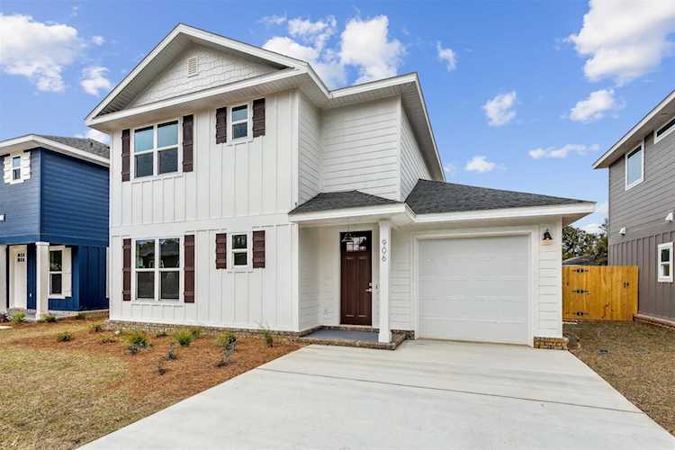 906 E Hatton St Pensacola, FL 32503