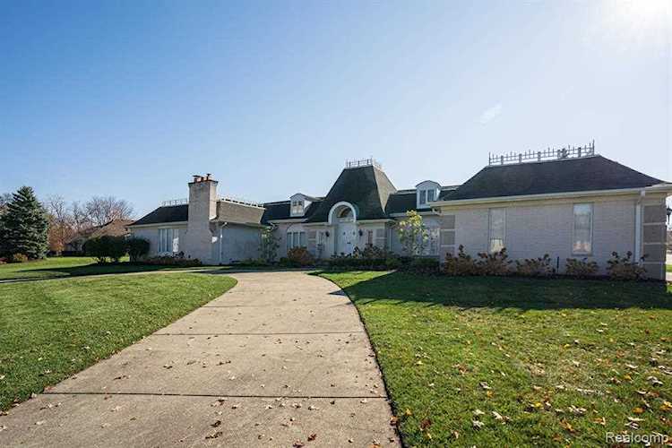 37502 Fiore Clinton Township, MI 48036