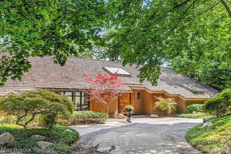 3653 Lakecrest Bloomfield Hills, MI 48304
