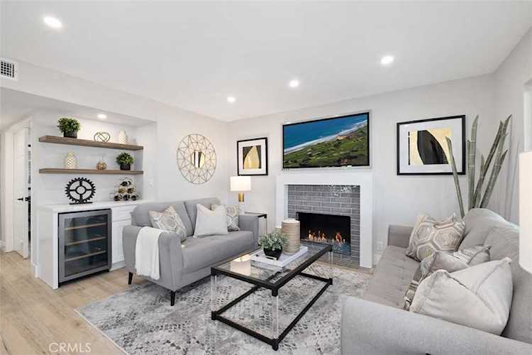 25802 Southbrook Lake Forest, CA 92630