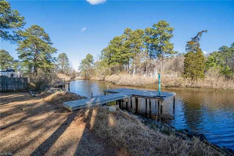 1229 N River Dr Chesapeake, VA 23323