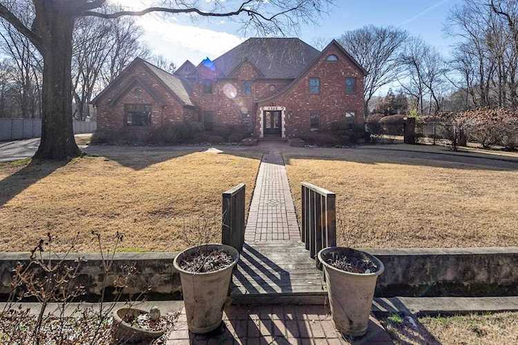2329 Dogwood Meadows Cv Germantown, TN 38139
