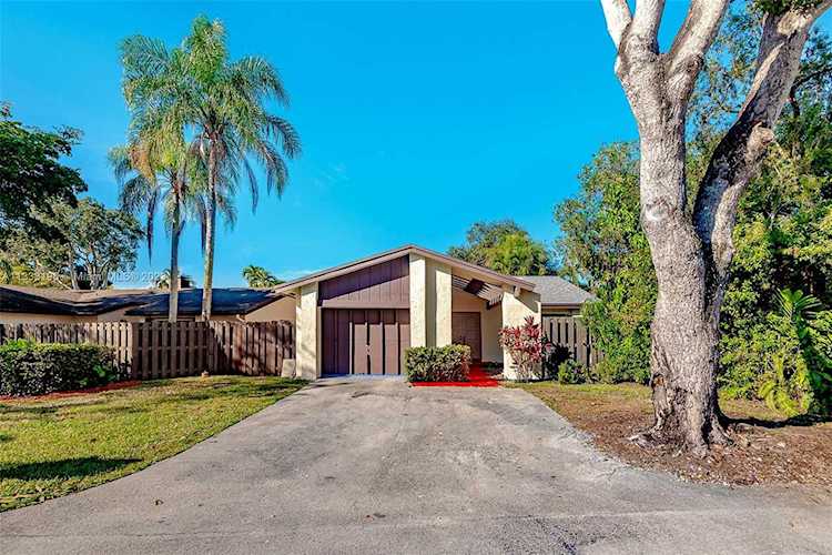 10904 SW 134th Pl Miami, FL 33186