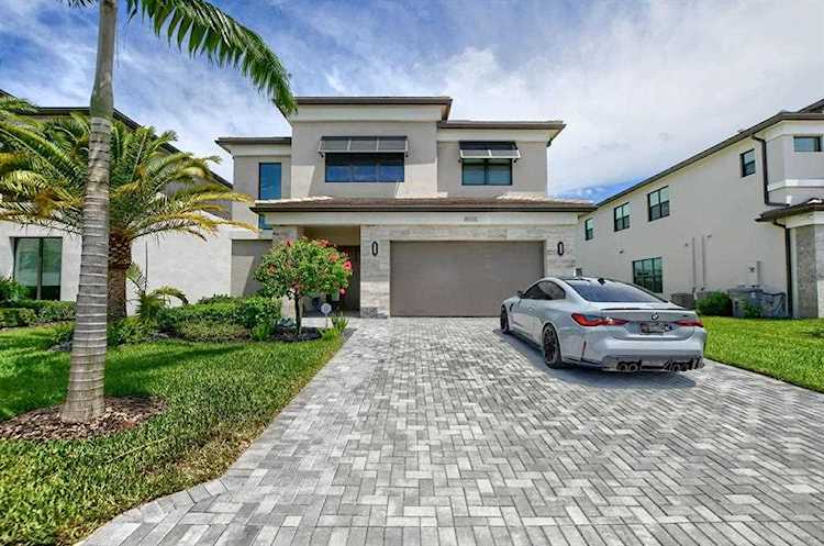 8555 Apple Falls Lane Boca Raton, FL 33496