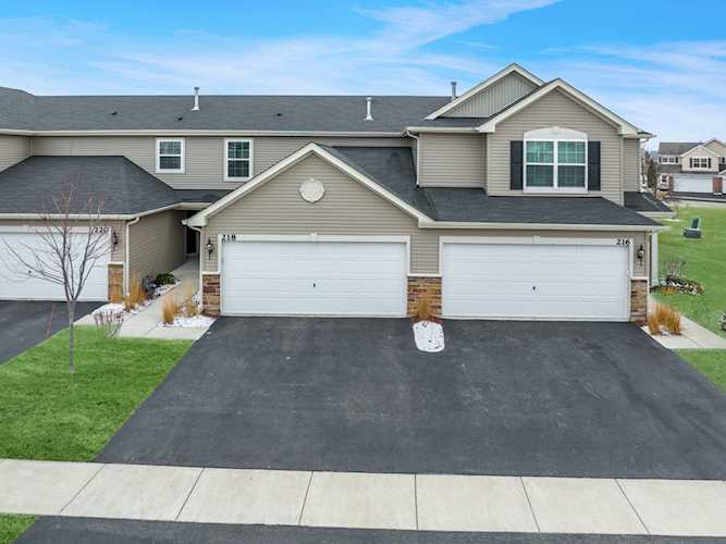 218 Wild Meadow Ln Woodstock, IL 60098