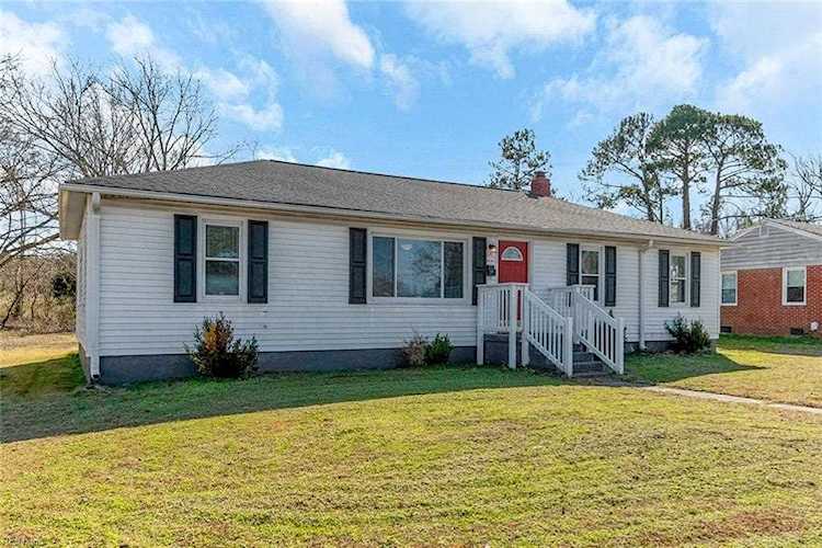 24 Westminister Dr Hampton, VA 23666 | MLS 10471128 Photo 1