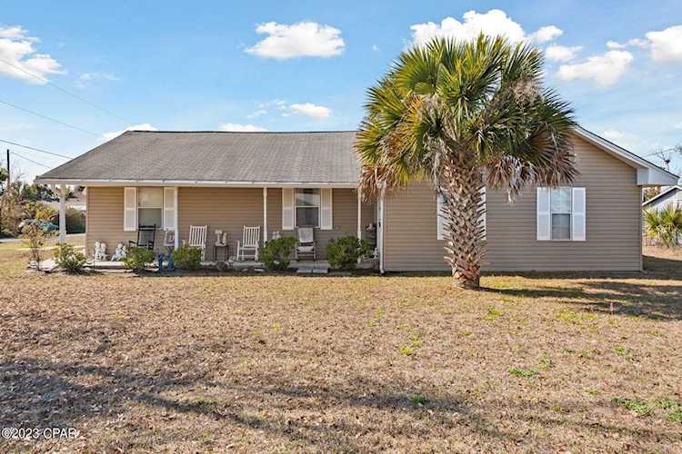 1220 New York Ave Lynn Haven FL 32444 736541 Lynn Haven home for sale Welcome Home! Nestled on a large corner lot in the heart of Lynn Haven this 3 Bed 2 Bath home is... Photo 1