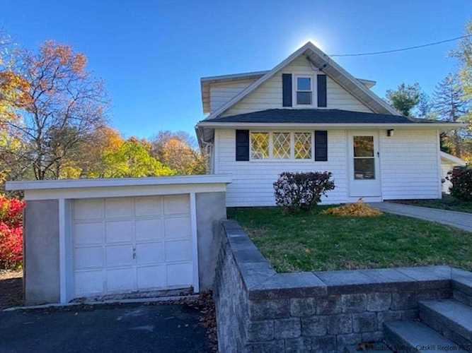 152 Upper Grand St Highland, NY 12528