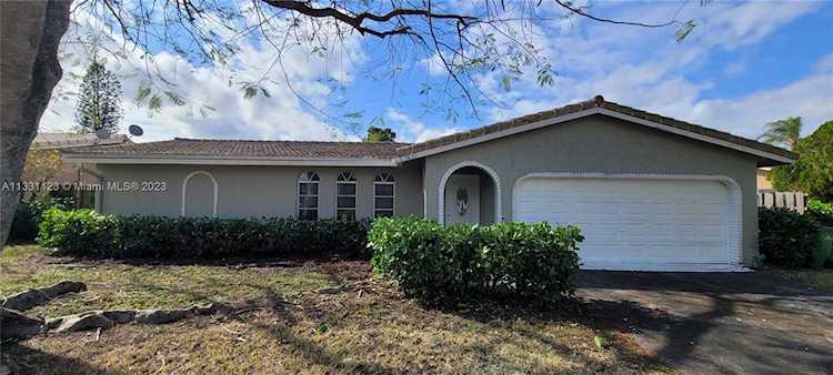 3830 NW 81st Ter Coral Springs, FL 33065
