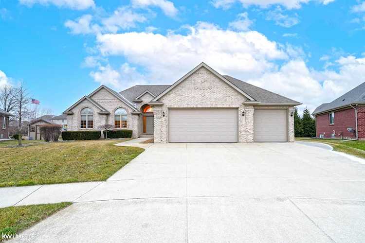 52224 Battanwood Macomb, MI 48042